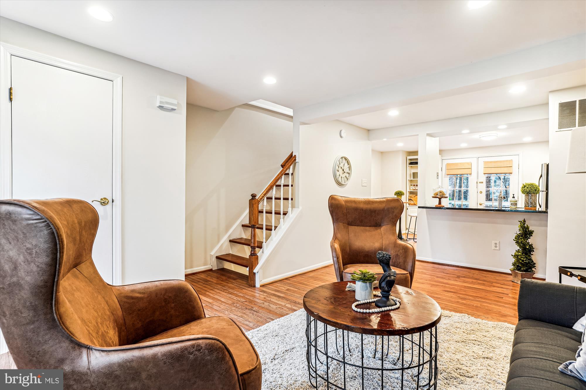 1637 Fieldthorn Drive Reston, VA 20194 - Photo 8 of 41 Living Room