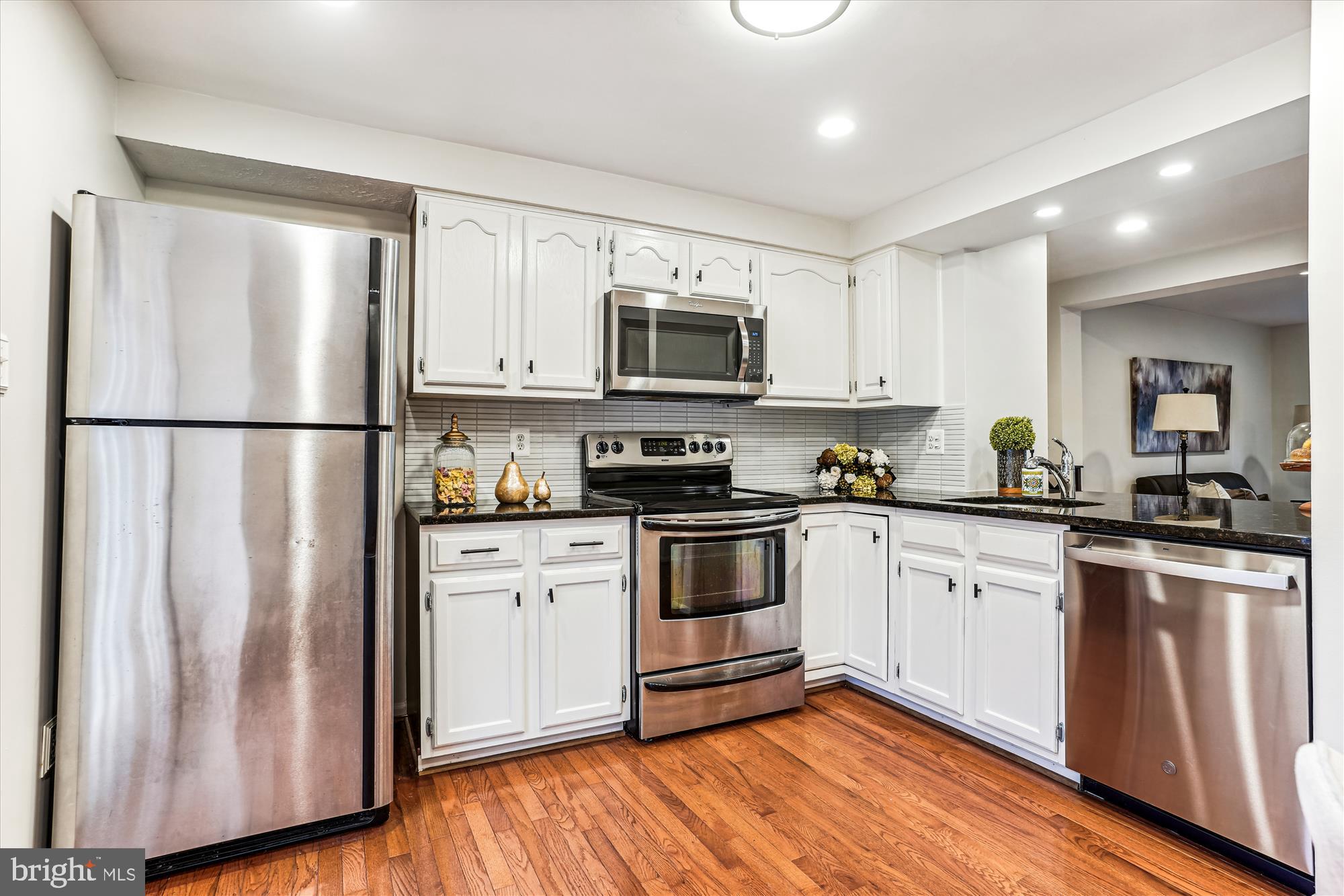 1637 Fieldthorn Drive Reston, VA 20194 - Photo 9 of 41 Kitchen