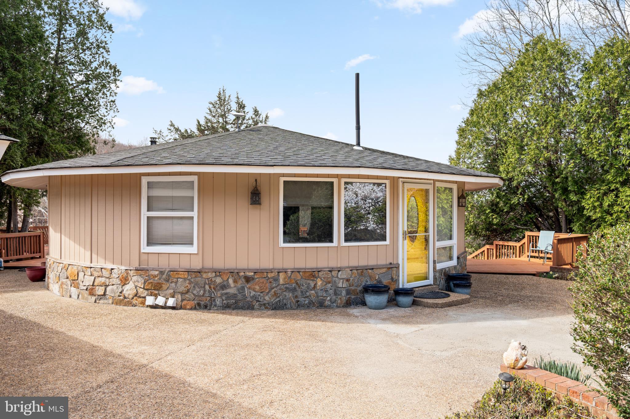 10803 Crest Hill Road Marshall, VA 20115 - Photo 4 of 30 a front view of a house with a yard