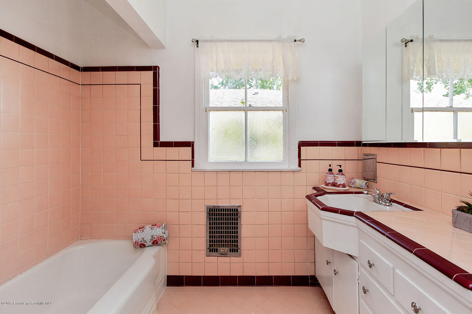 2331 Galbreth Road Pasadena, CA 91104 - Photo 24 of 39 32