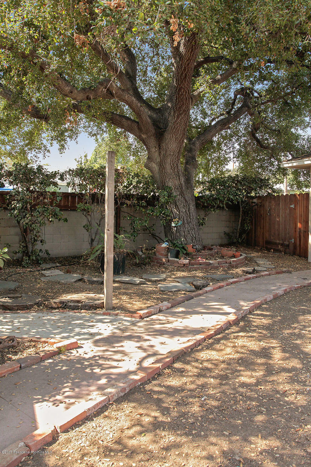 2331 Galbreth Road Pasadena, CA 91104 - Photo 4 of 39 2