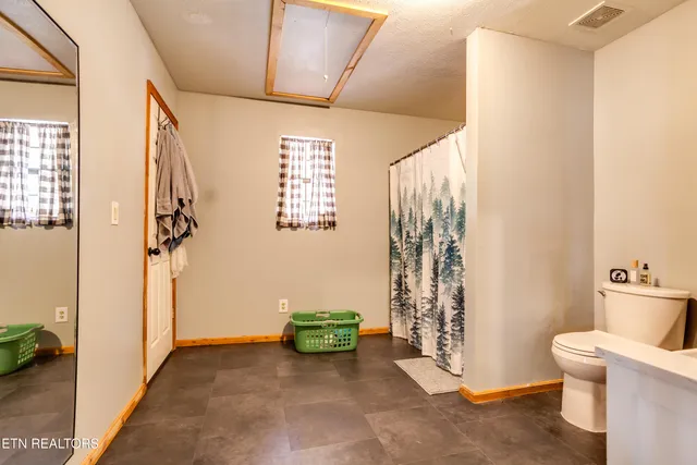 $315,000 | 643 Airport Road, Oakdale, TN 37829