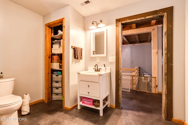 $315,000 | 643 Airport Road, Oakdale, TN 37829