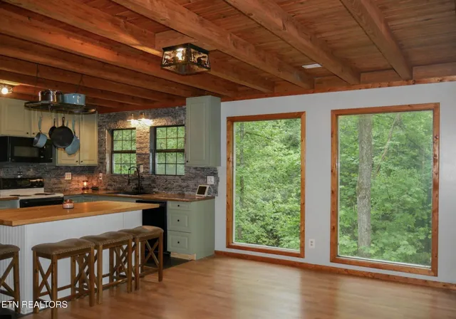 $315,000 | 643 Airport Road, Oakdale, TN 37829