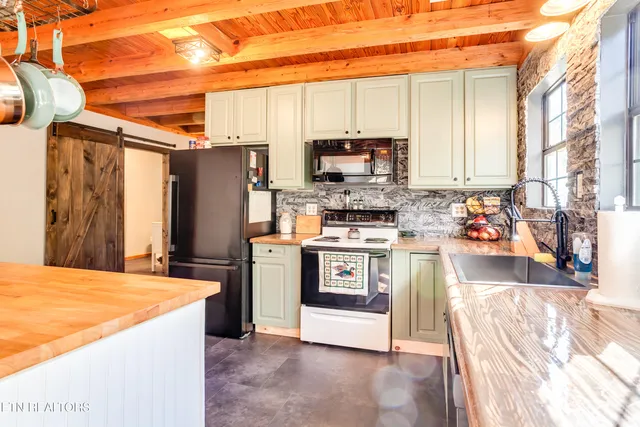 $315,000 | 643 Airport Road, Oakdale, TN 37829