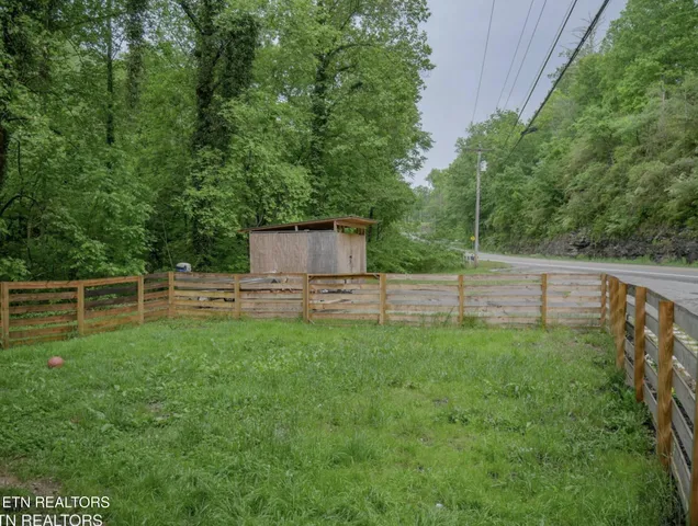 $315,000 | 643 Airport Road, Oakdale, TN 37829