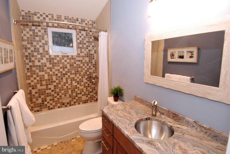9213 Wire Avenue Silver Spring, MD 20901 - Photo 17 of 24 Bath #1