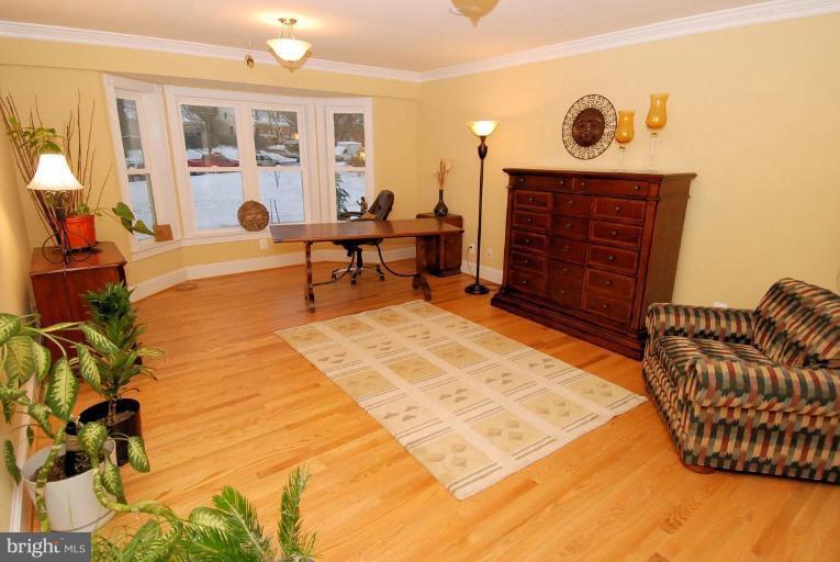 9213 Wire Avenue Silver Spring, MD 20901 - Photo 3 of 24 Living Room