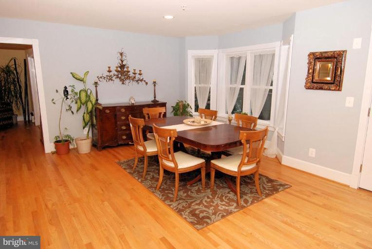 9213 Wire Avenue Silver Spring, MD 20901 - Photo 6 of 24 Breakfast Area