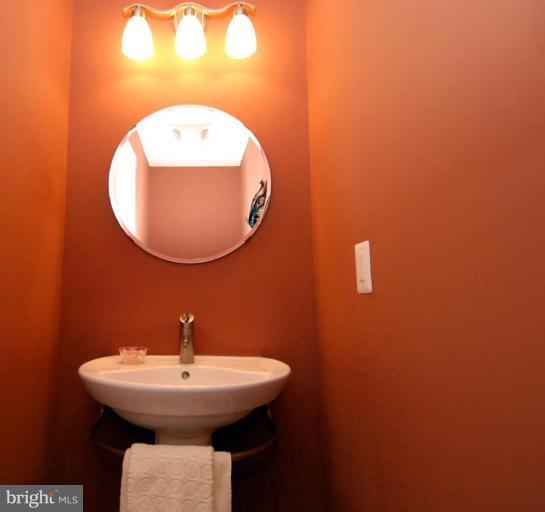 9213 Wire Avenue Silver Spring, MD 20901 - Photo 9 of 24 Half Bath 1