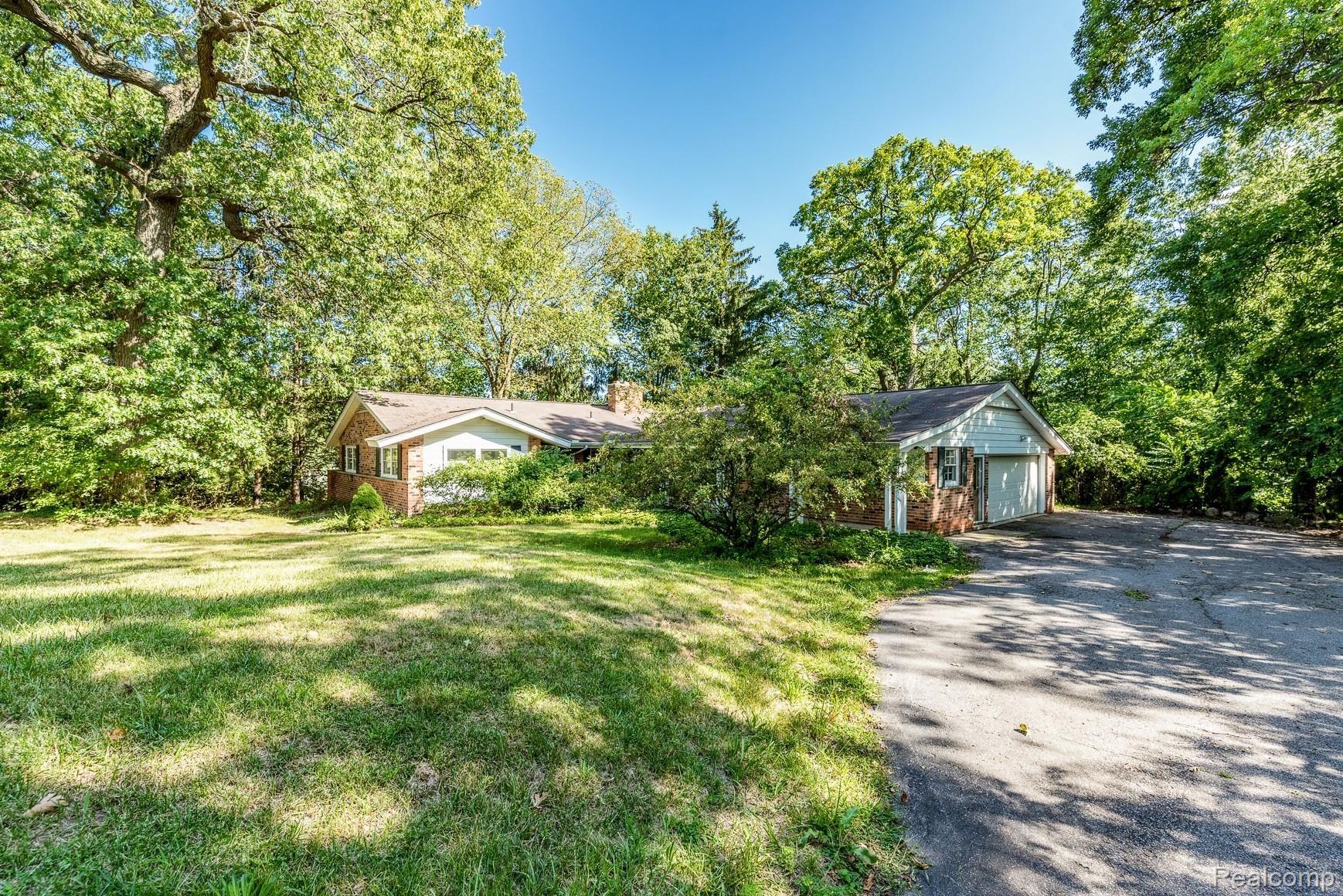 1315 Lone Pine Road Bloomfield Hills, MI 48302 - Photo 3 of 40 DSC_5298.jpg