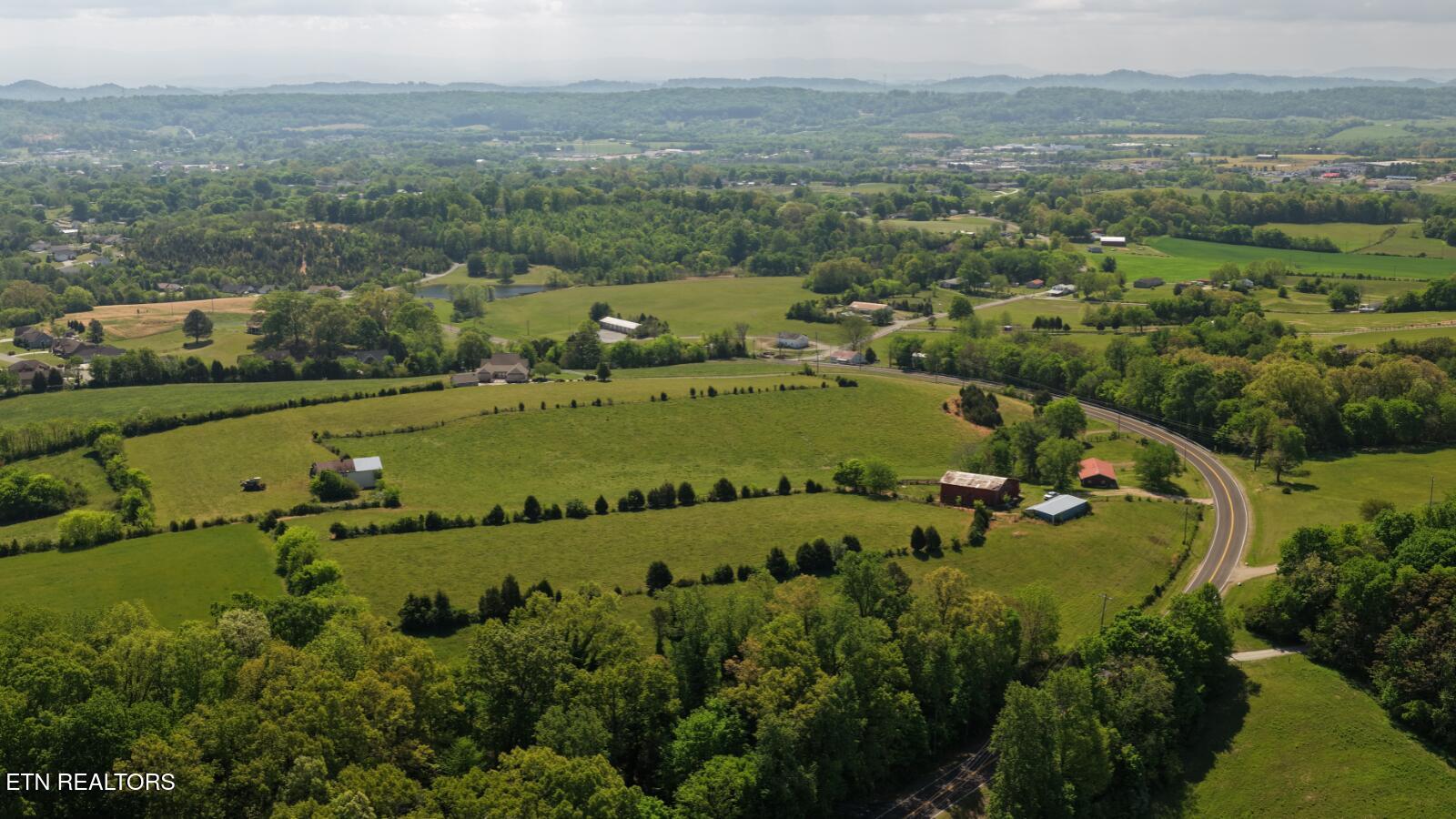 442 Oakland Road Sweetwater, TN 37874 - Photo 4 of 6 3