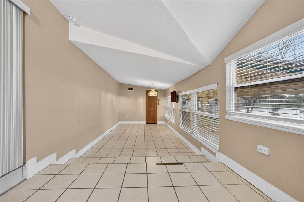 309 North 8th Street Dundee, FL 33838 - Photo 27 of 91 a view of an empty room and window