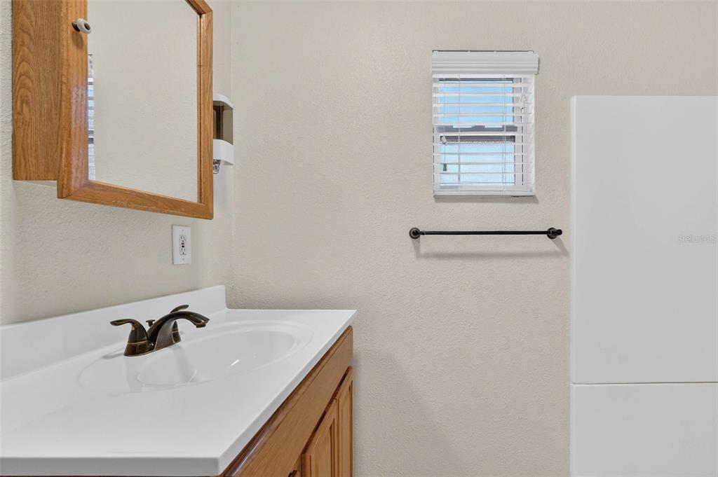 309 North 8th Street Dundee, FL 33838 - Photo 42 of 91 a bathroom with a sink and a tub