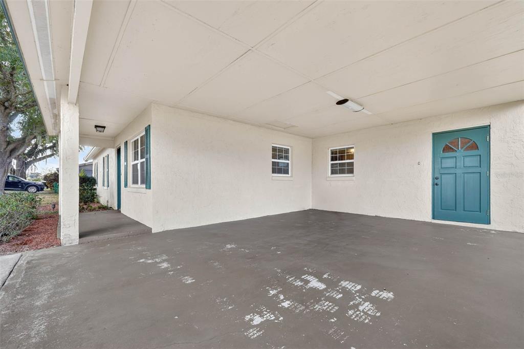 309 North 8th Street Dundee, FL 33838 - Photo 78 of 91 a view of a big room with windows and entryway