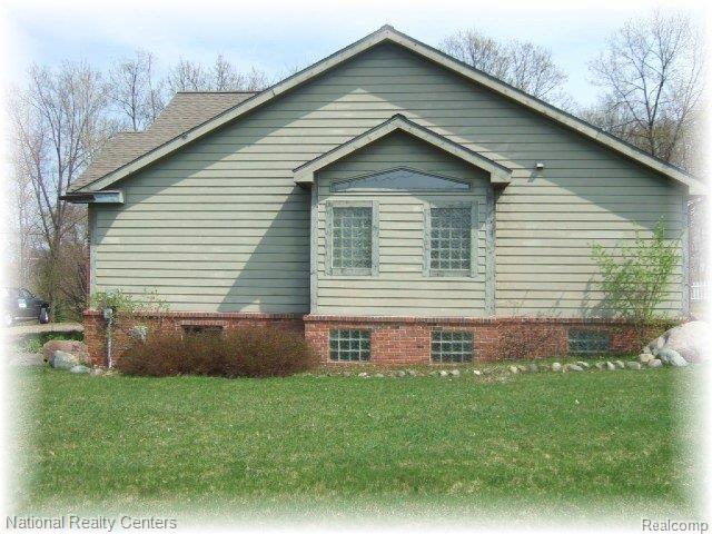 789 Mower Road Pinckney, MI 48169 - Photo 13 of 15 2- Side View