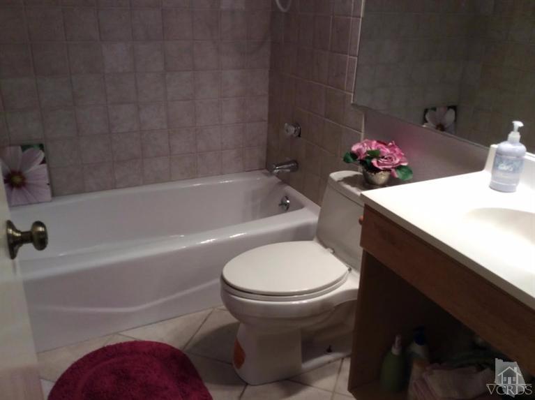 1175 Fitzgerald Road, Unit E Simi Valley, CA 93065 - Photo 15 of 24 a bathroom with a sink toilet and bathtub