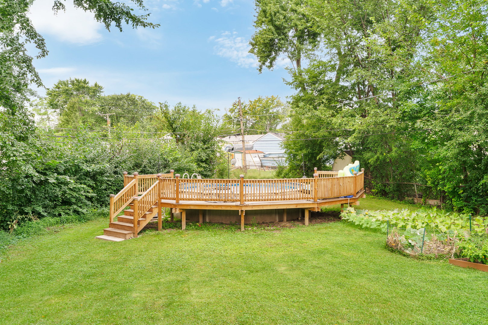 302 South Oltendorf Road Streamwood, IL 60107 - Photo 16 of 19 a view of a yard with a table and chair