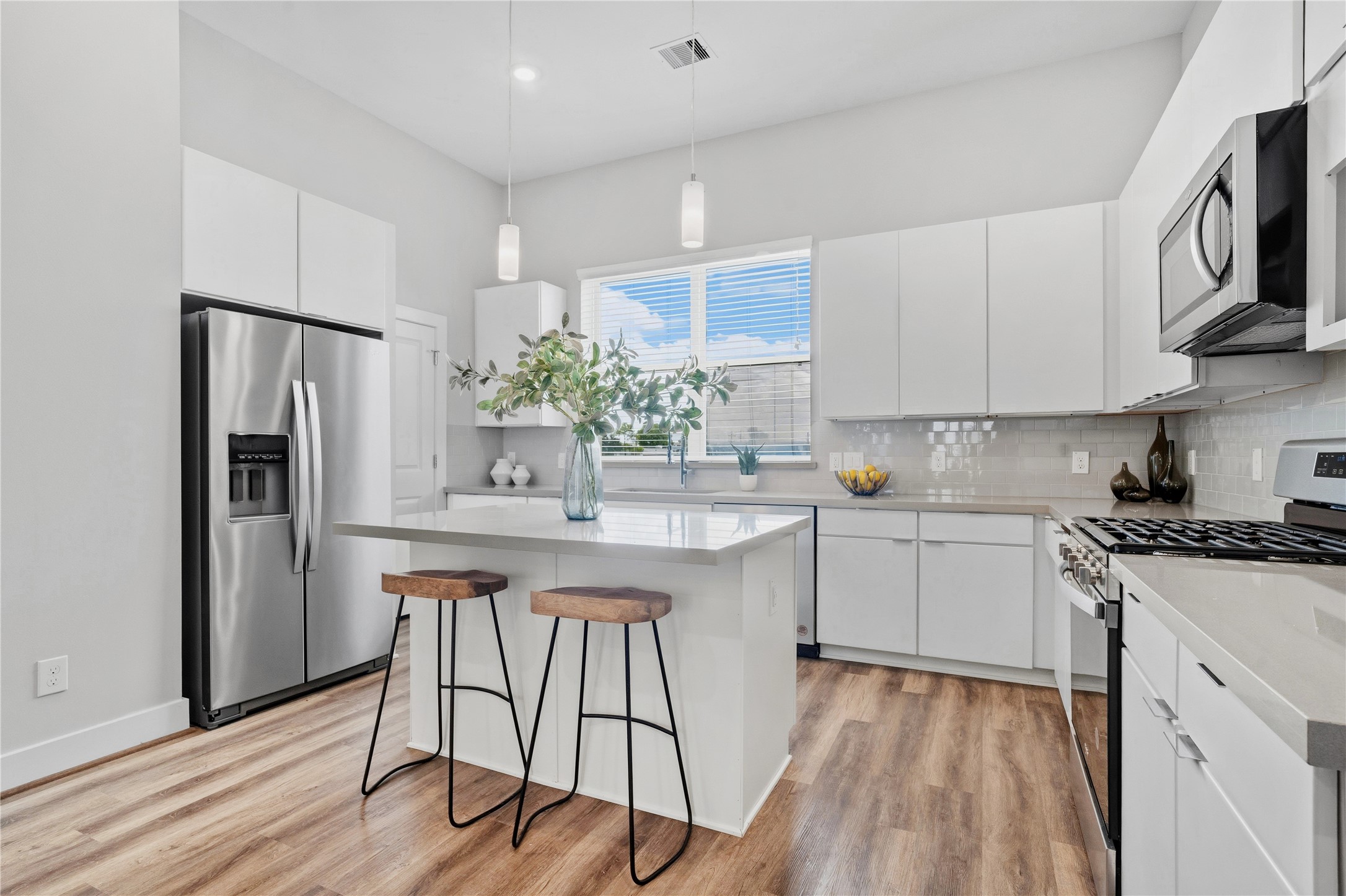 1284 North Post Oak Road, Unit B Houston, TX 77055 - Photo 7 of 37 Modern style kitchen with plenty of cabinets and drawers for all your cooking needs.
