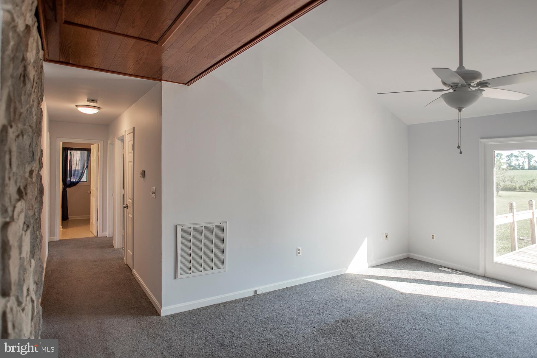 13639 Barnhart Road Clear Spring, MD 21722 - Photo 13 of 32 Family room