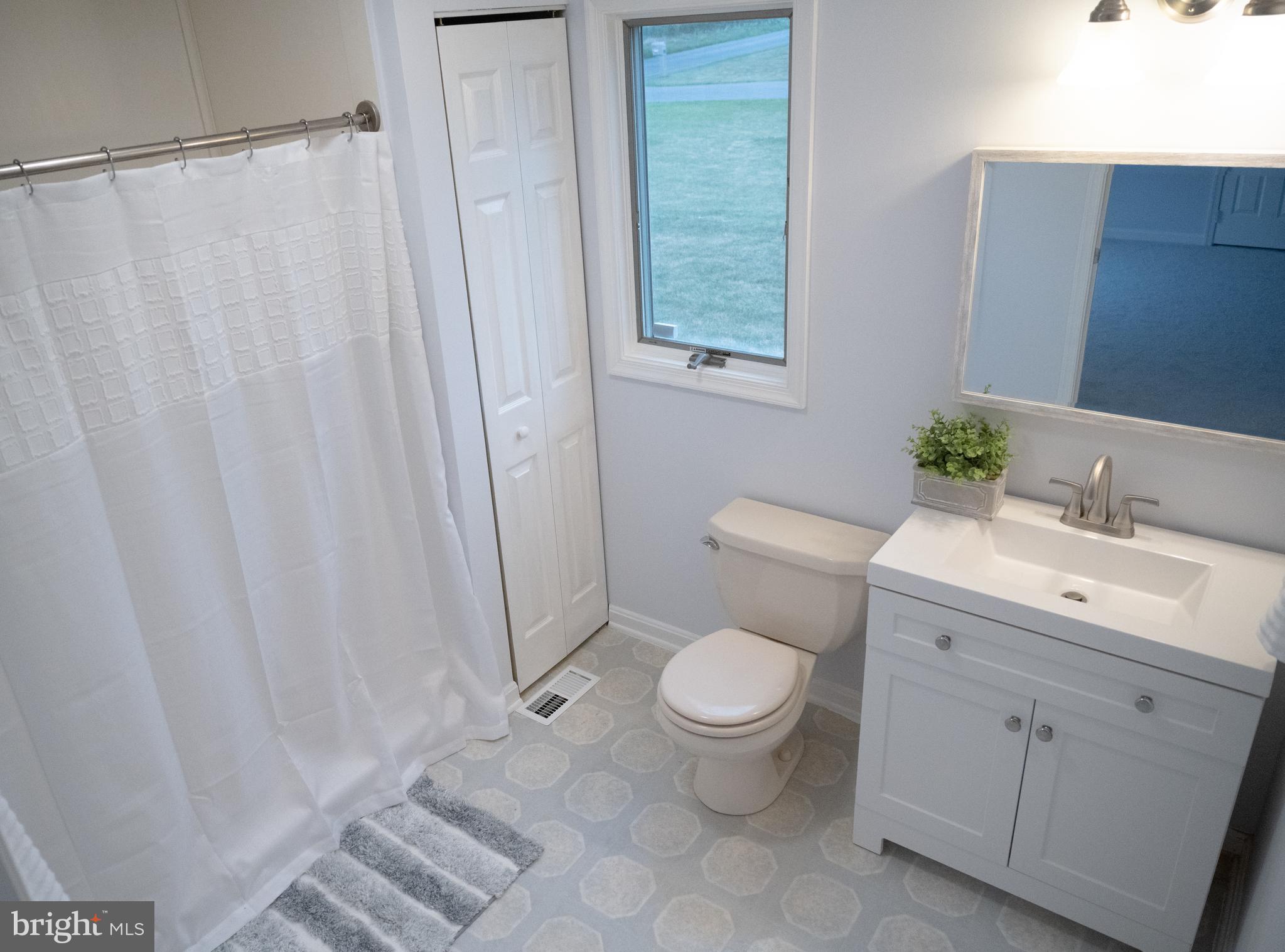 13639 Barnhart Road Clear Spring, MD 21722 - Photo 24 of 32 suite bathroom