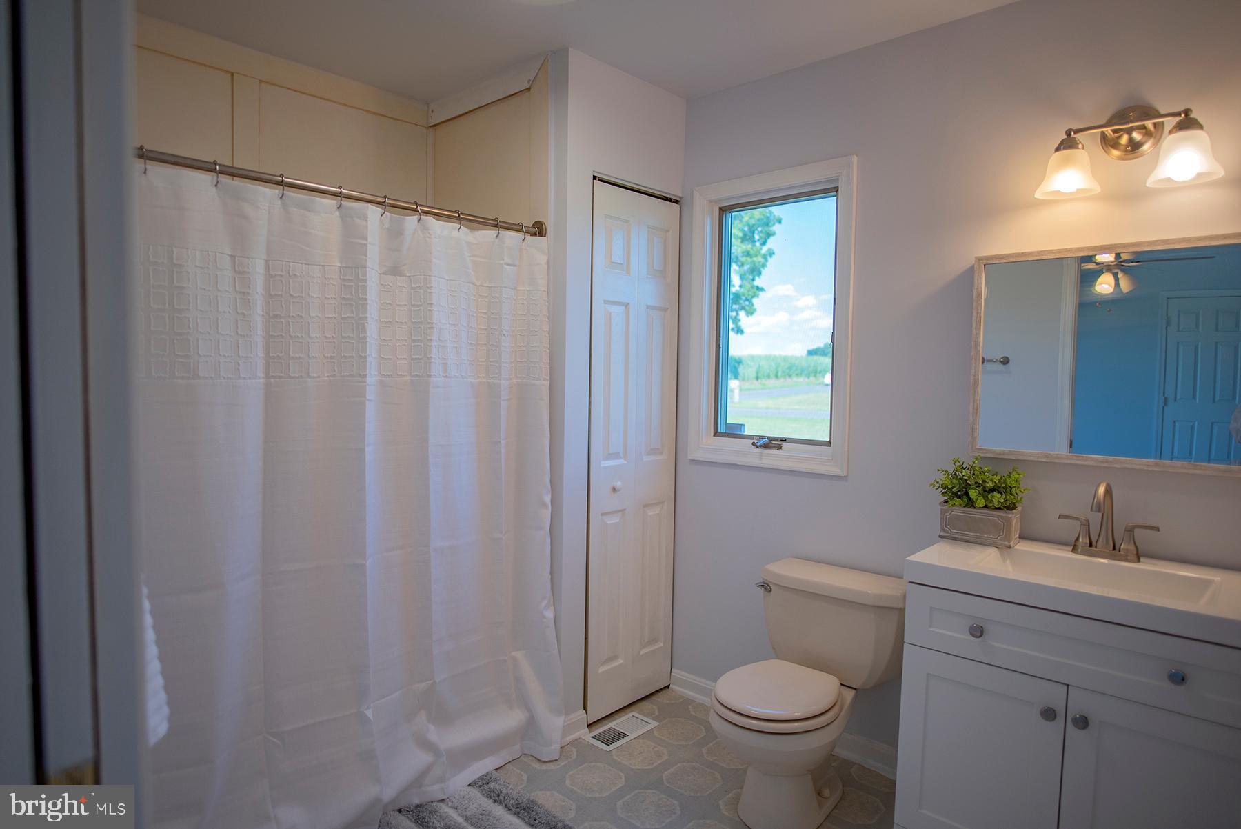 13639 Barnhart Road Clear Spring, MD 21722 - Photo 25 of 32 Suite bathroom