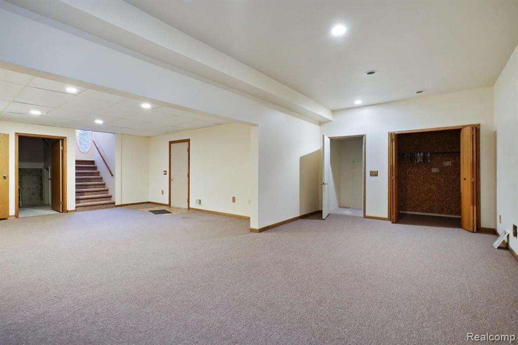 2235 Hiller Road West Bloomfield, MI 48324 - Photo 31 of 38