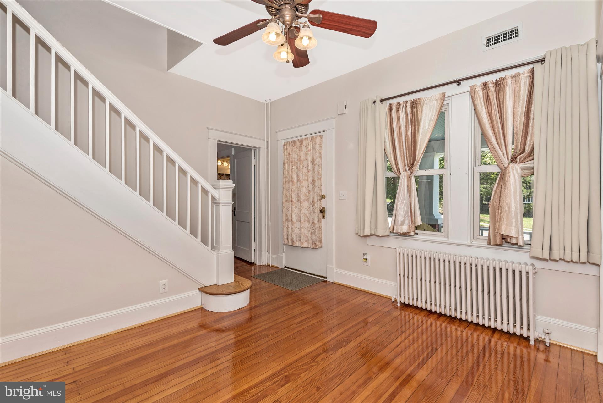9402 North Laurel Road Laurel, MD 20723 - Photo 3 of 30 Living Room and Yoyer