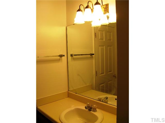 5526 Hamstead Crossing Raleigh, NC 27612 - Photo 12 of 24 a bathroom with a tub