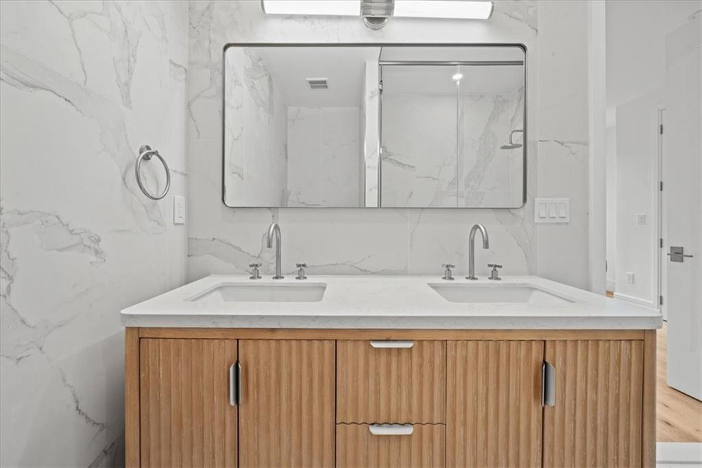 147 Luquer Street, Unit 1 Brooklyn, NY 11231 - Photo 12 of 26 Bathroom