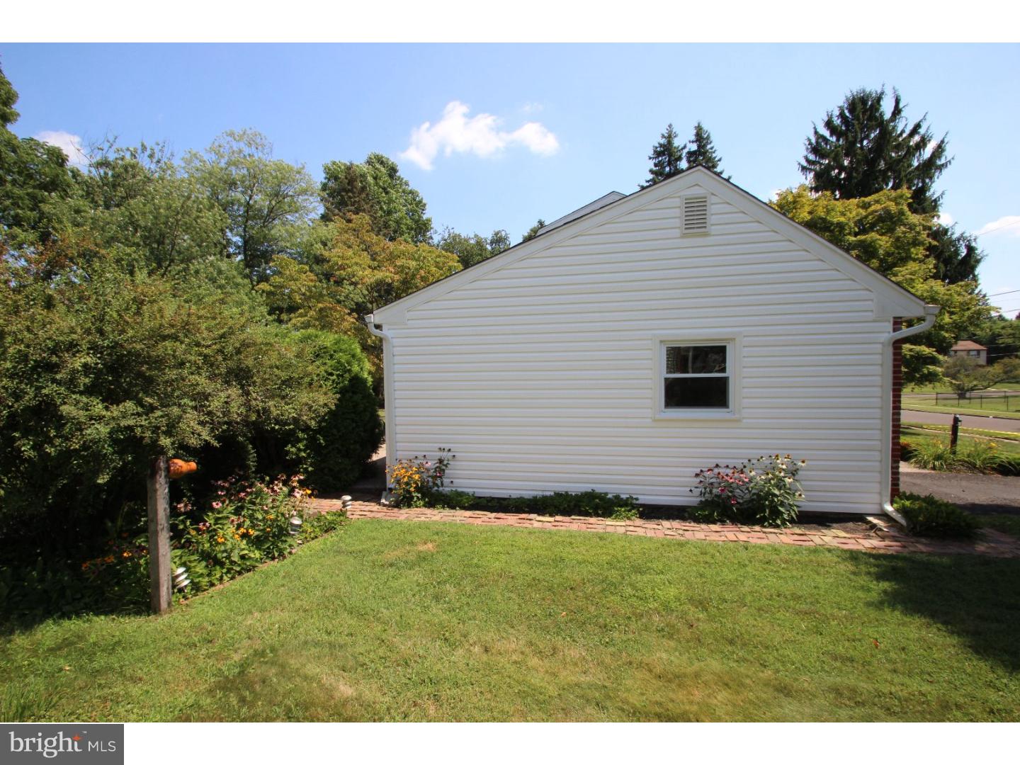 1427 Devon Road Warminster, PA 18974 - Photo 4 of 25 Gallery Image 4