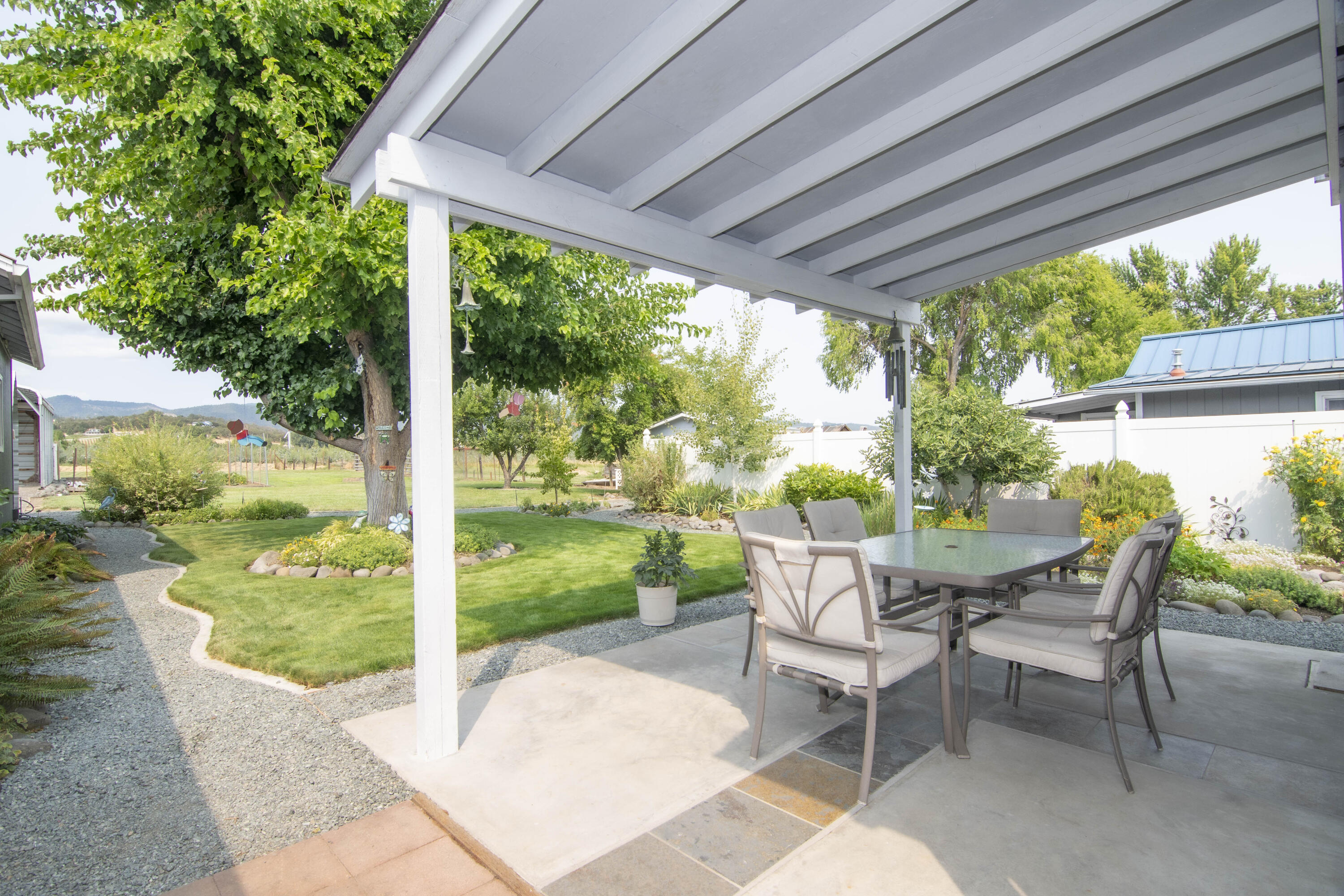 1728 Minear Road Medford, OR 97501 - Photo 35 of 68 Patio Dining