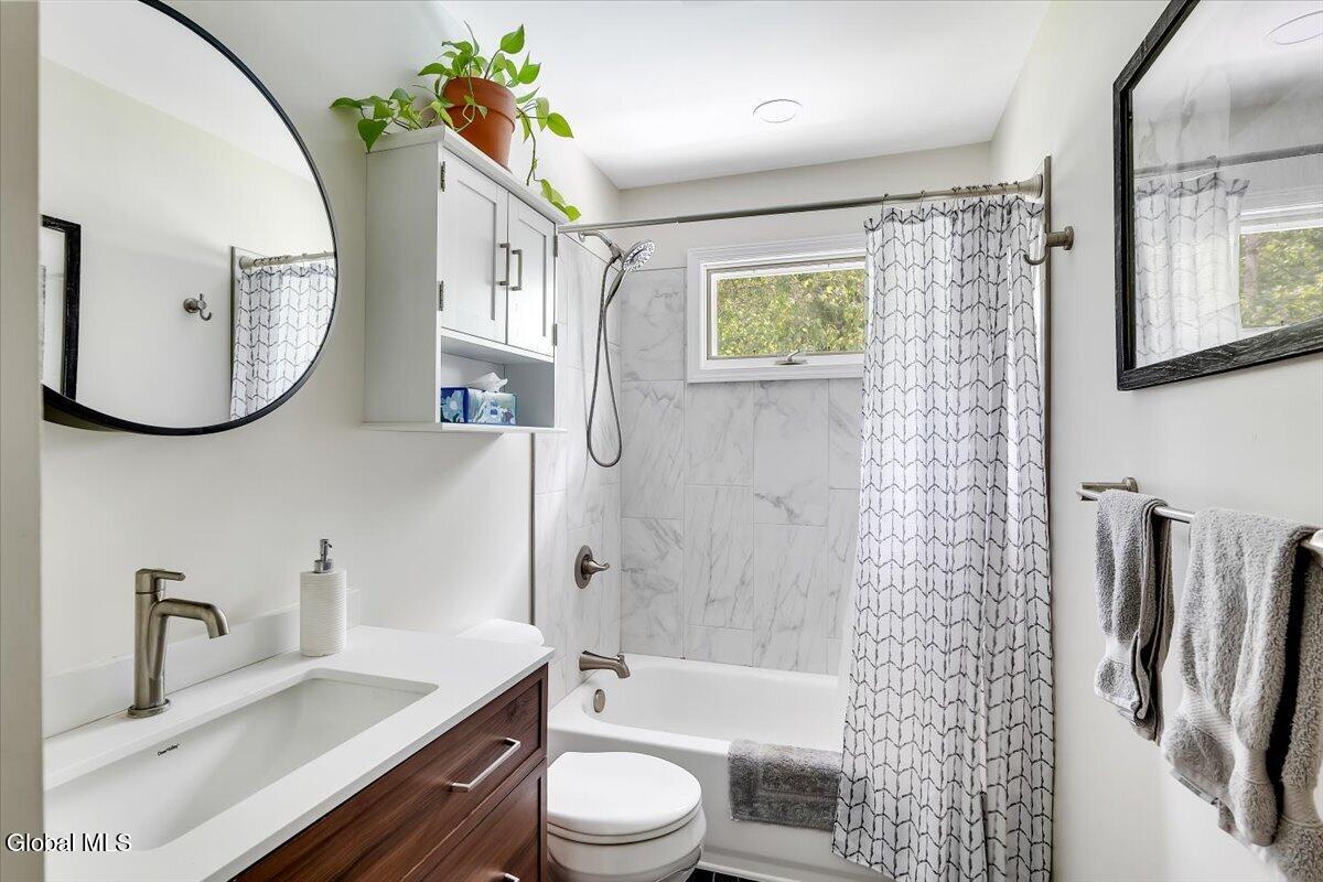 2942 West Old State Road Schenectady, NY 12303 - Photo 13 of 31 main bath 2