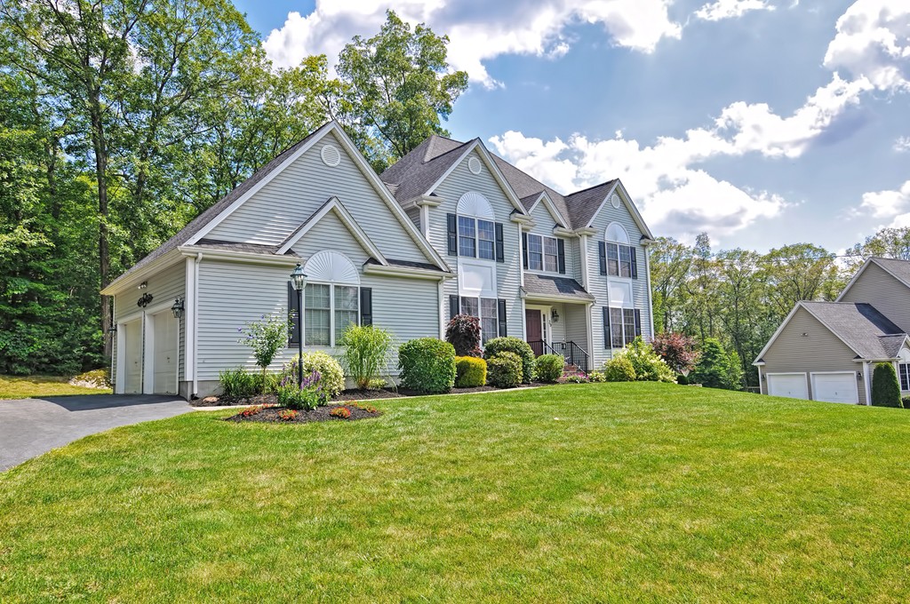 39 Highridge Road Bellingham, MA 02019 - Photo 2 of 30 Gallery Image 2