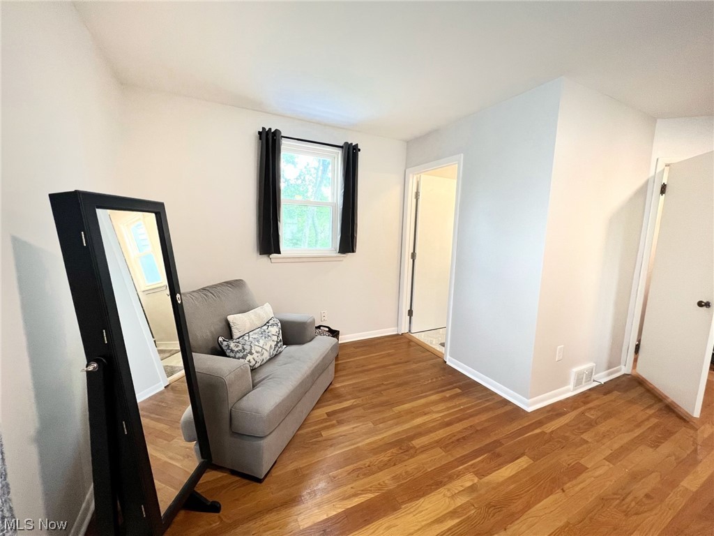 4605 Birchwold Road South Euclid, OH 44121 - Photo 18 of 30 Nice sitting area in the master