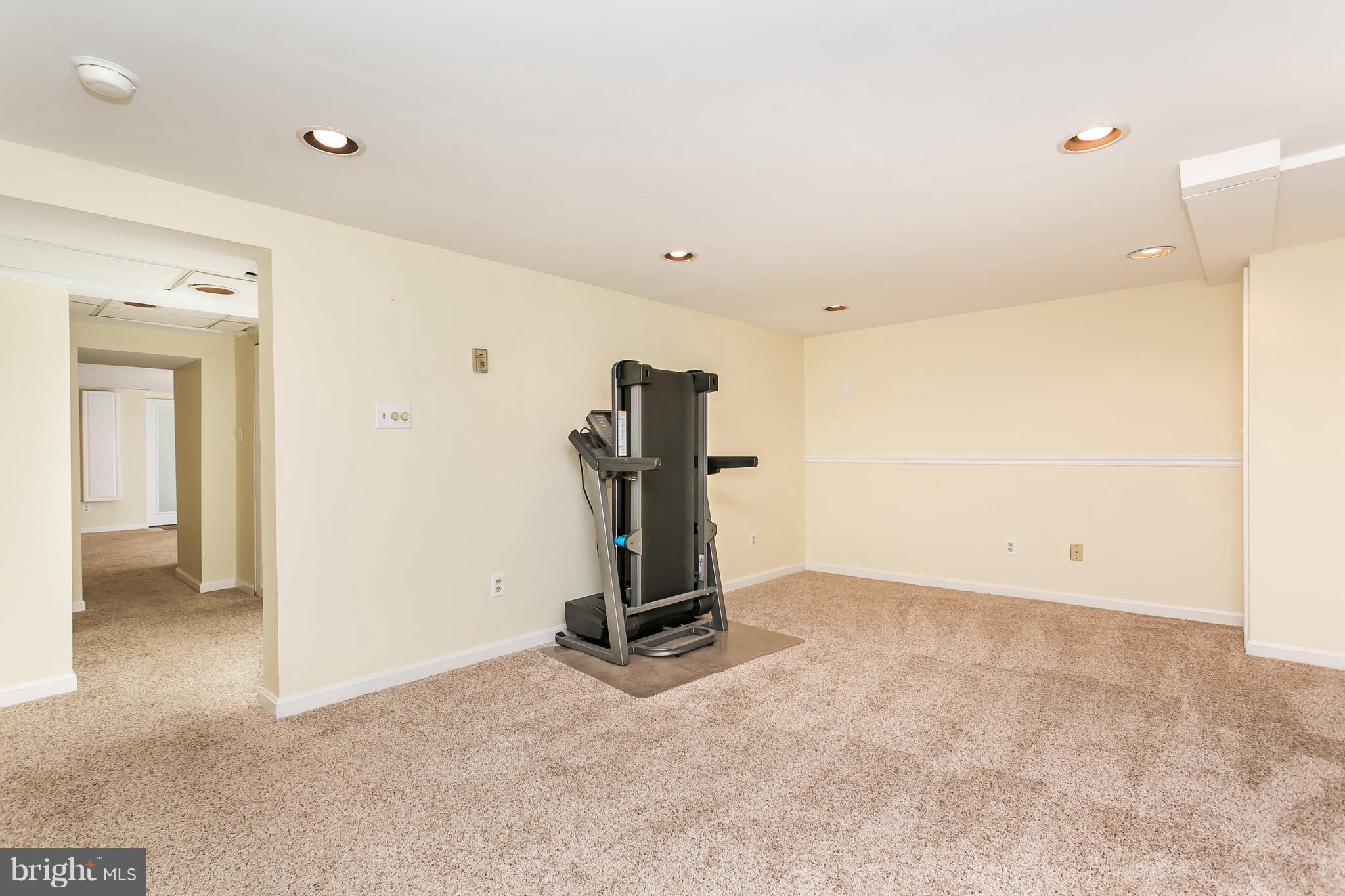 409 Alabama Road Towson, MD 21204 - Photo 22 of 29 17'x11' clubroom in basement