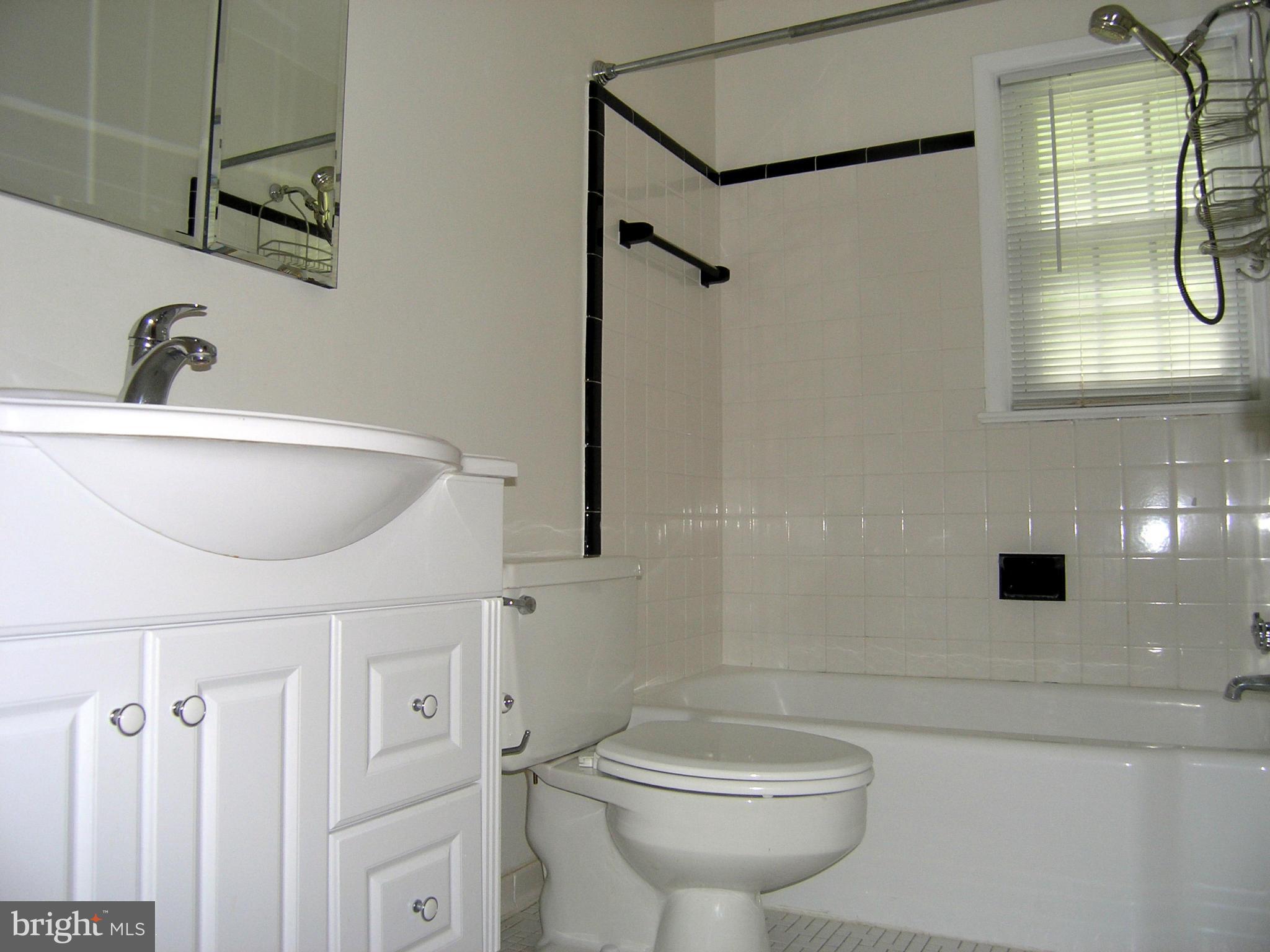 2839 Cedarest Road Fairfax, VA 22031 - Photo 14 of 29 Bath