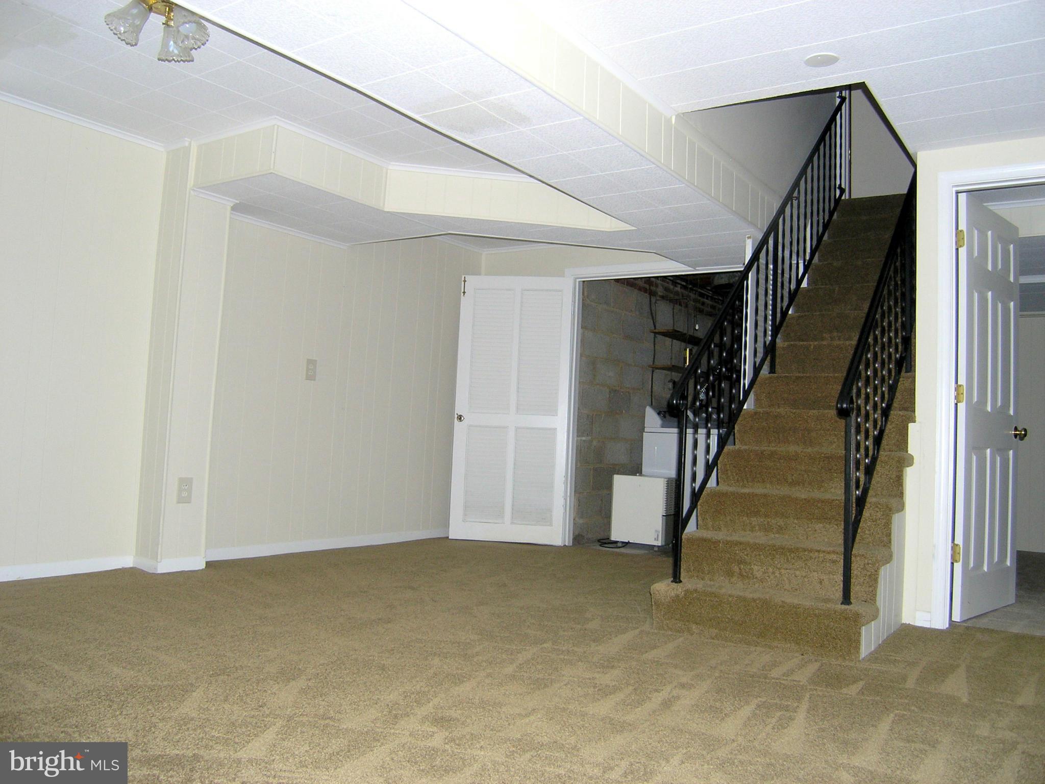 2839 Cedarest Road Fairfax, VA 22031 - Photo 17 of 29 Family Room