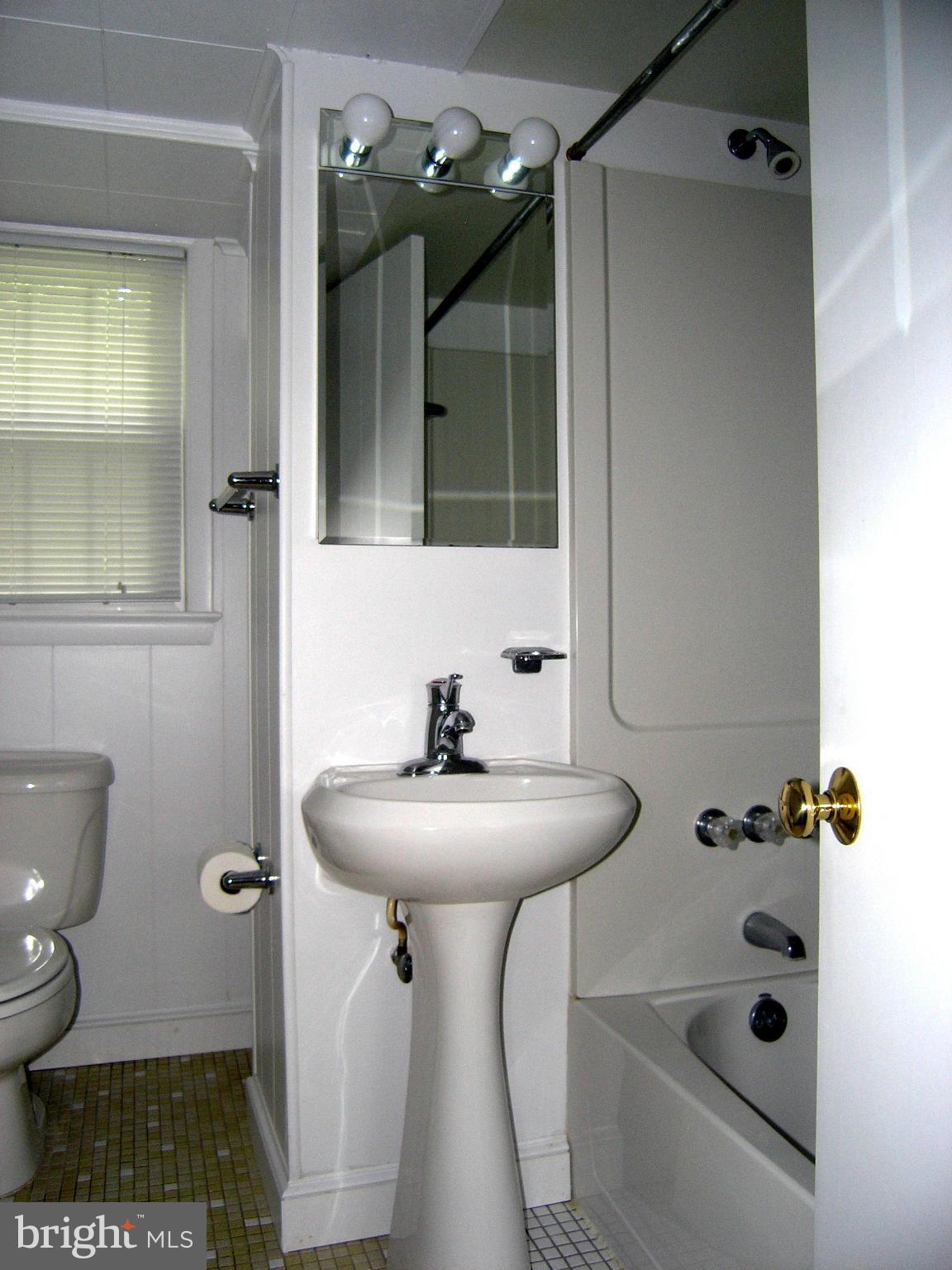 2839 Cedarest Road Fairfax, VA 22031 - Photo 22 of 29 Bath