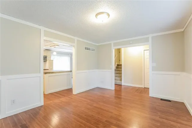 $1,980 | 1811 Patricia Drive, Kearney, MO 64060