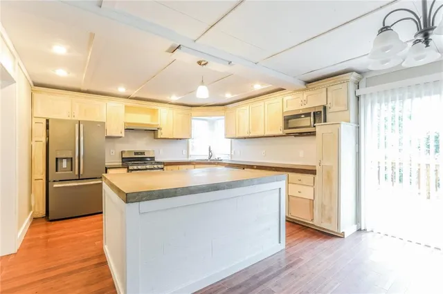 $1,980 | 1811 Patricia Drive, Kearney, MO 64060