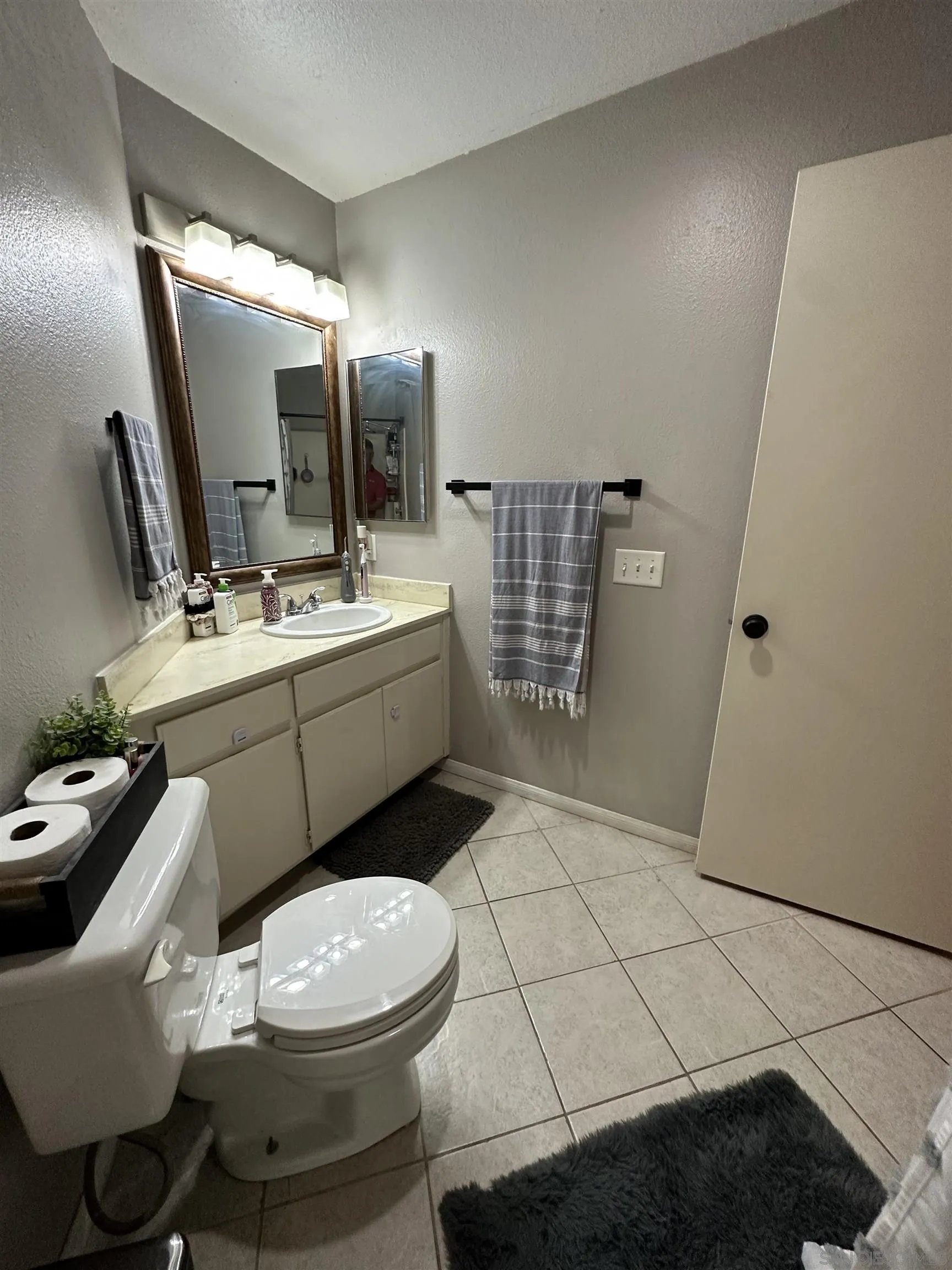 2972 Elm Tree Court Spring Valley, CA 91978 - Photo 10 of 24 Gallery Image 10