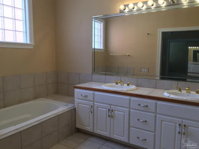 $2,100 | 210 East Government Street, Unit C, Pensacola, FL 32502