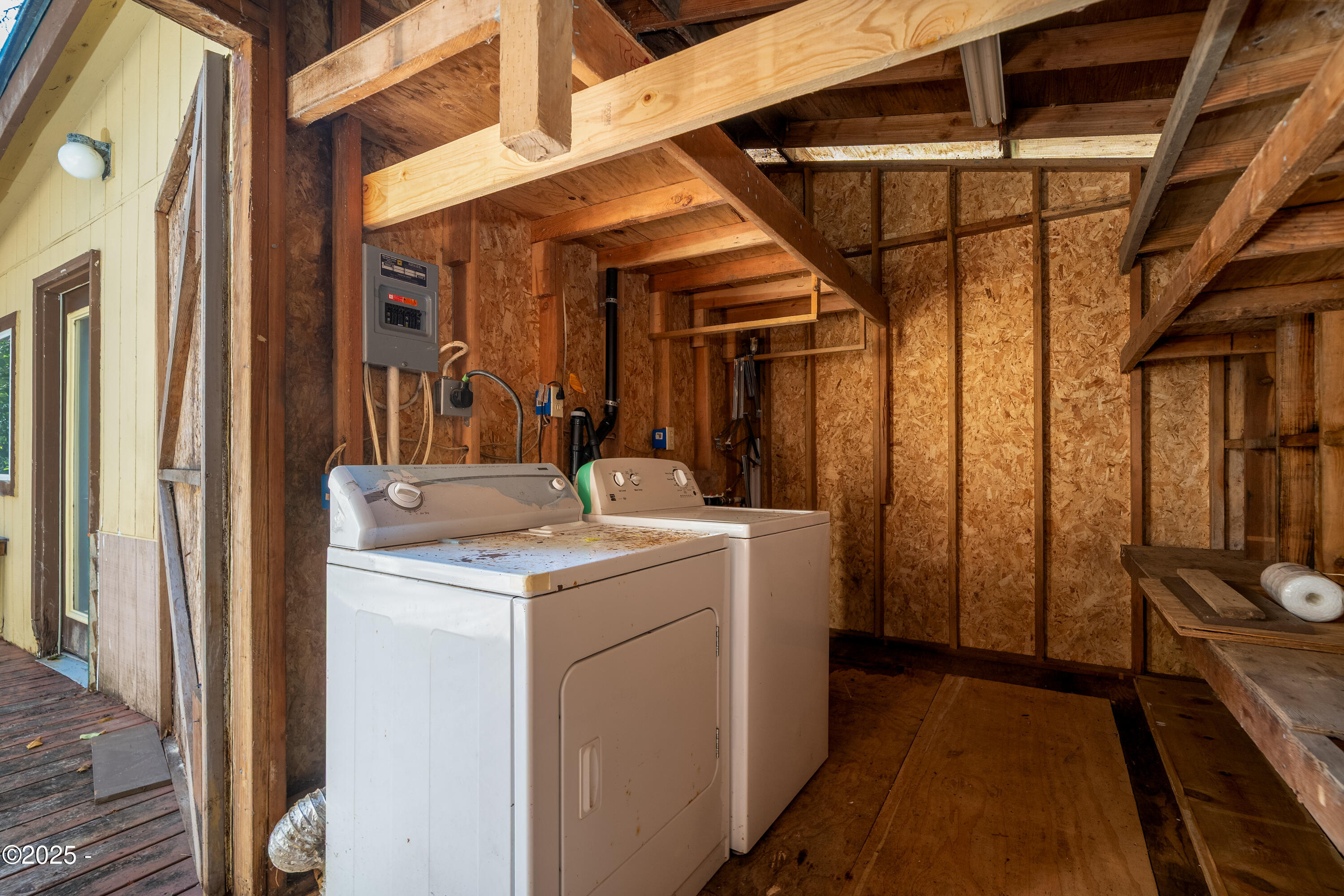 1836 Little Switzerland Road Tidewater, OR 97390 - Photo 25 of 34 Laundry & storage