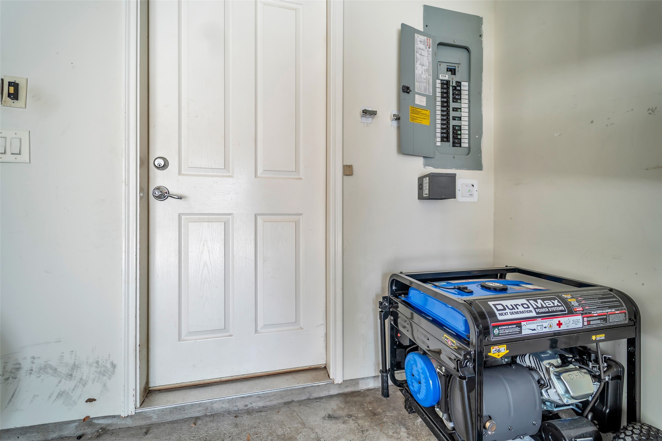 13600 Breton Ridge Street, Unit 20A Houston, TX 77070 - Photo 7 of 25 No worries this condo unit has a portable generator