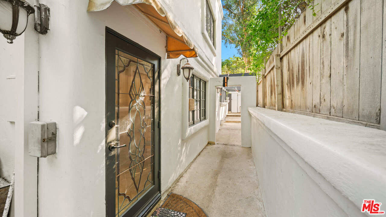 6611 Portshead Road Malibu, CA 90265 - Photo 4 of 19