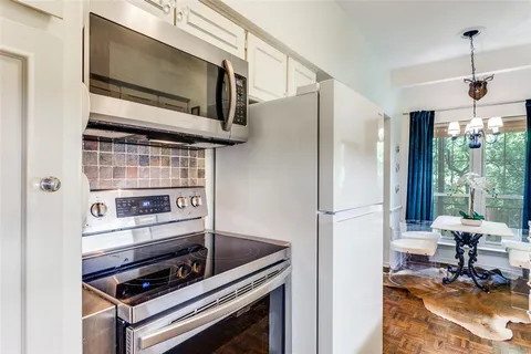 $325,000 | 4312 Bellaire Drive South, Unit 204, Fort Worth, TX 76109