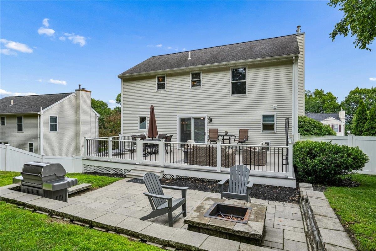 325 Wellington Hill Road Manchester, NH 03104 - Photo 2 of 32