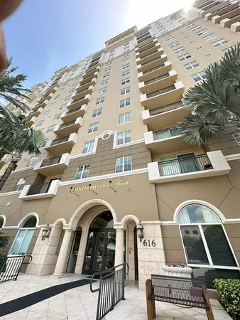 $2,000 | Downtown West Palm Beach, West Palm Beach, FL 33401