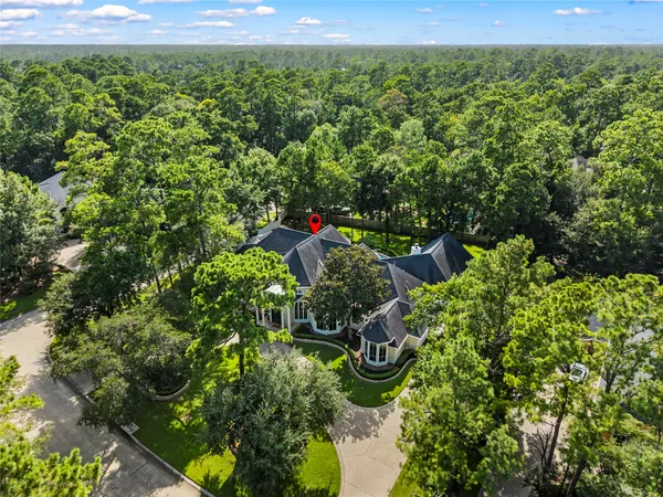 $1,750,000 | 3 North Benton Woods Circle, The Woodlands, TX 77382